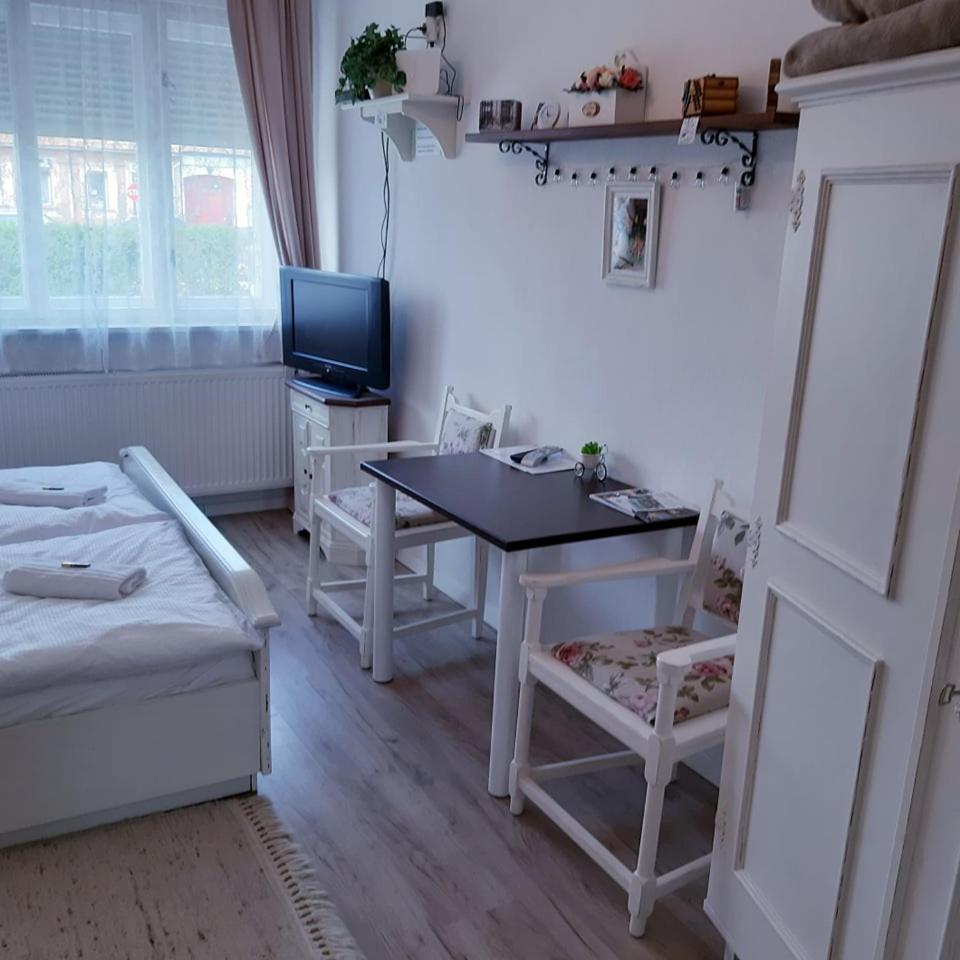 Edina Vintage Vendeghaz Apartment Mosonmagyaróvár Exterior foto